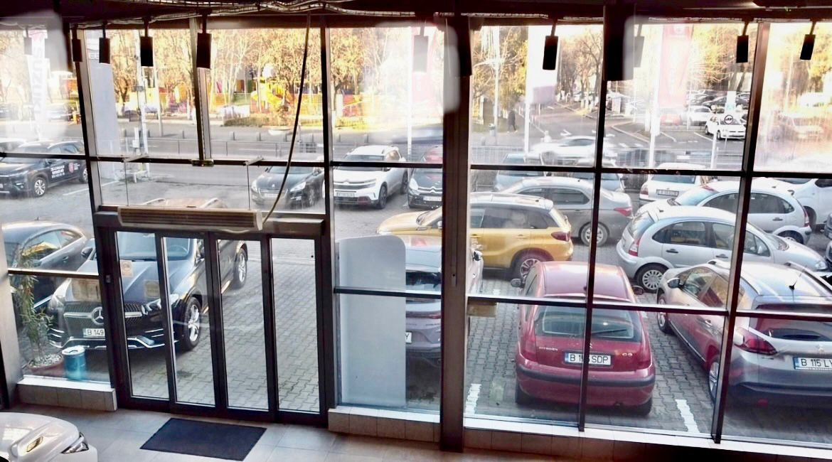 Spatiu comercial cu doua showroomuri complet functionale de vanzare in Berceni