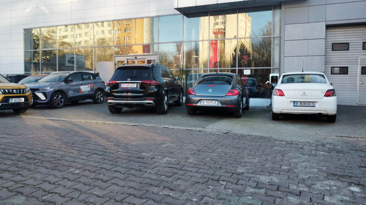 Spatiu comercial cu doua showroomuri complet functionale de vanzare in Berceni