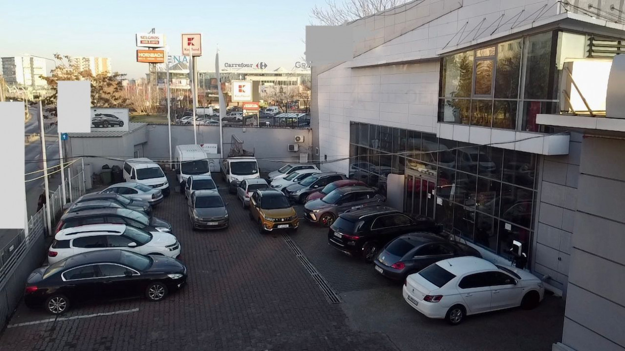 Spatiu comercial cu doua showroomuri complet functionale de vanzare in Berceni