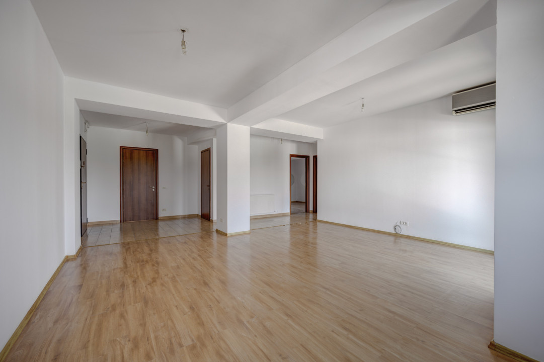 Vanzare apartament 3 camere cu priveliste panoramica superba 